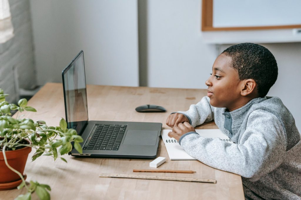 Study Finds Teachers Struggling to Address Online Misogyny Impacting Students