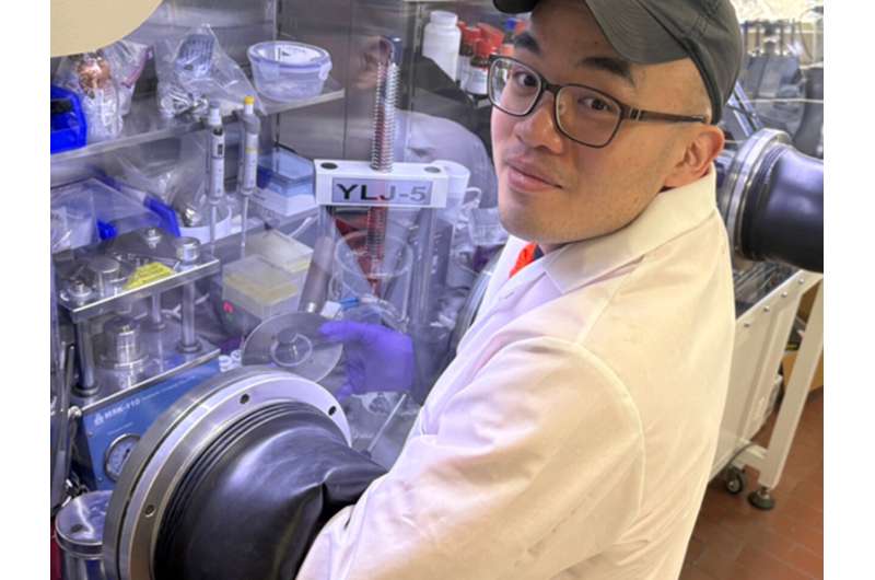 Penn State researchers at work. Credit: Hongtao Sun 'Cold' manufacturing approach to make next-gen batteries
