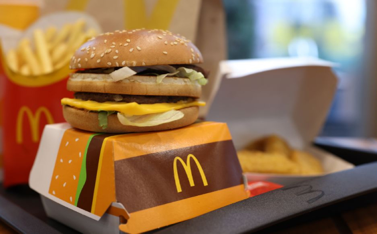 stranger pays for customers McDonalds all day long