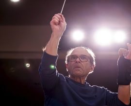 Resilient Maestro: Conductor Overcomes Parkinson’s with Pioneering Brain Device to Reclaim His Symphony
