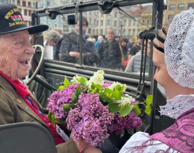 Heartfelt Generosity: Czech Citizens Unite to Erase Travel Debt for 99-Year-Old American WWII Hero