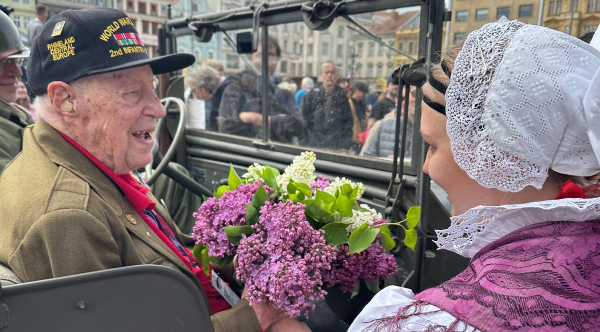 Heartfelt Generosity: Czech Citizens Unite to Erase Travel Debt for 99-Year-Old American WWII Hero