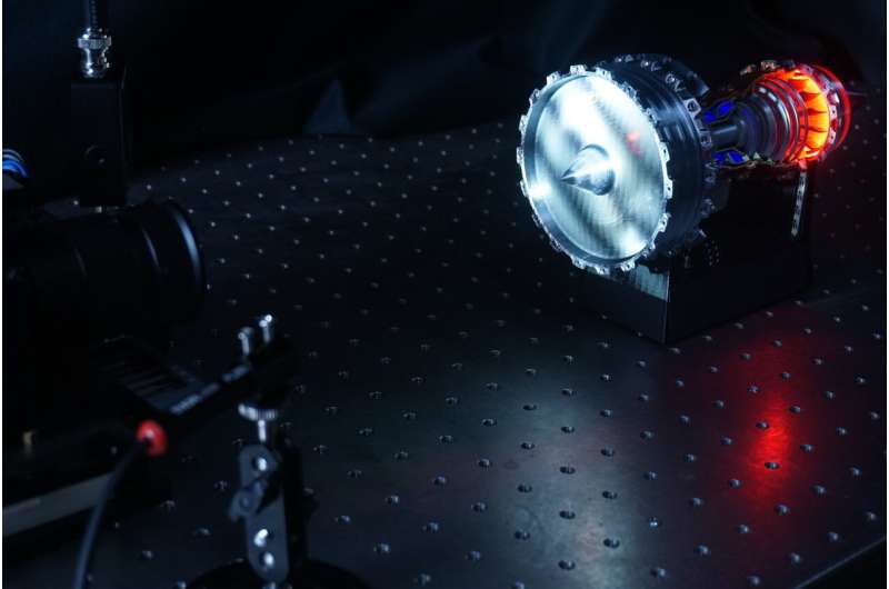 Photograph of the experiment in progress. The pattern projected on the target object can be clearly seen in this photograph. Credit: Zibang Zhang, Jinan University in China Researchers virtually freeze time to capture clear images of fast-spinning objects