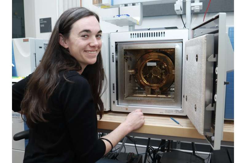 Postdoctoral Researcher, and study co-author, Emma Elliott Smith poses in front of the instrument at the University of New Mexico that the researchers used to measure isotopic ratios of individual amino acids. Credit: Jeng Hann Chong, University of New Mexico Kelp forest collapse alters food web and energy dynamics in the Gulf of Maine
