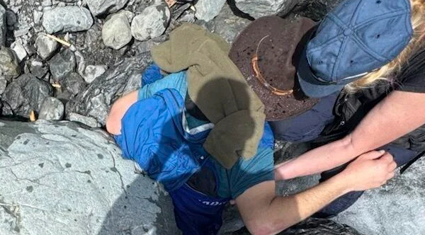 Crushed but Not Alone: How a Man's Unbreakable Bond with His Wife Led to Survival Under a 700-Pound Boulder