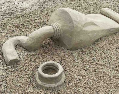 From Minister to Master Sculptor: How Sand Creations of Everyday Life Captured Hearts Worldwide
