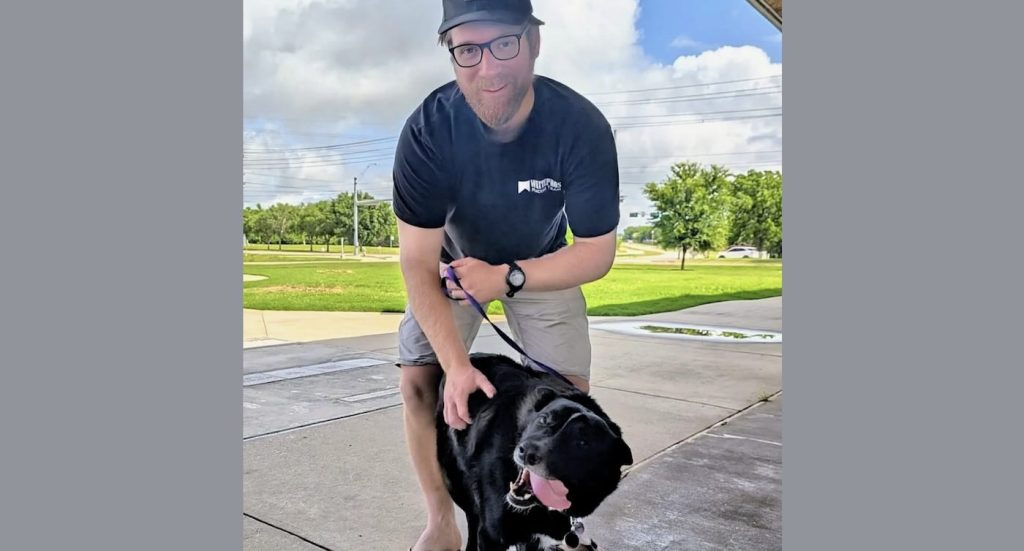 From Postman to Protector: Heartwarming Bond as Texas Mailman Adopts Dog of Late Vietnam Veteran