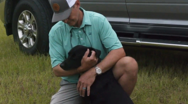 Heart Over Fear: Man Risks Everything, Dives Into Pond to Rescue Beloved Dog from Alligator's Grasp