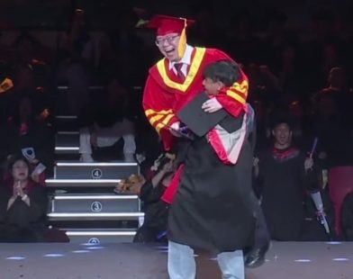 Joyful Triumph: Student Spins University President in Celebration of Achievement at Graduation Ceremony