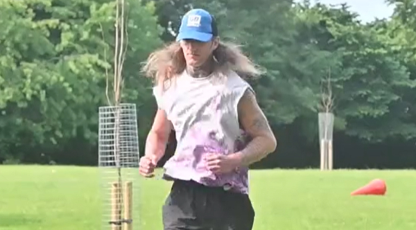 Endurance Redefined: Man Shatters World Record with Heart and Hustle, Completing 465 Half-Marathons in Just One Year!