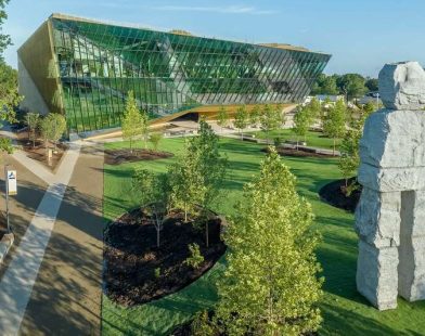 Transforming Healthcare: Walmart Heiress Pioneers a New Era in Preventative Medicine with Innovative Medical School