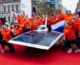 Into the Sun and Wind: Solar-Powered Cars Blaze a Trail Through the Australian Outback, Defying Limits and Nature