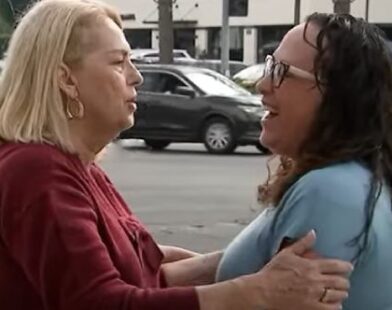 After 35 Years Apart: A Heartfelt Reunion Between a Survivor and the Silent Guardian of Her Darkest Night