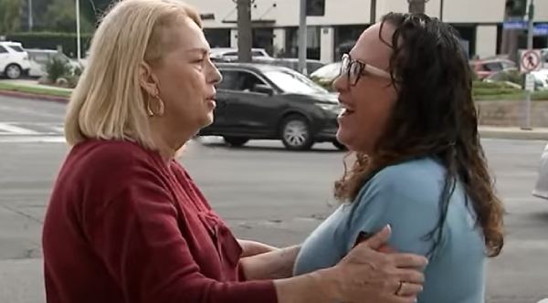 After 35 Years Apart: A Heartfelt Reunion Between a Survivor and the Silent Guardian of Her Darkest Night