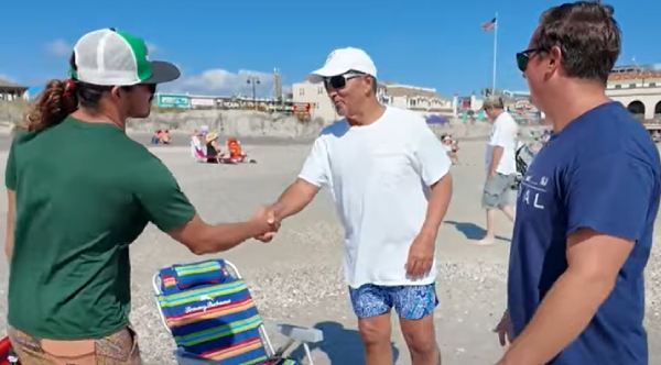 Bravery in the Waves: Beachgoer Risks Life to Rescue Young Woman from Treacherous Rip Current at Jersey Shore