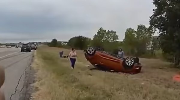 Everyday Heroes: Community Unites to Lift Overturned Car and Save a Baby's Life