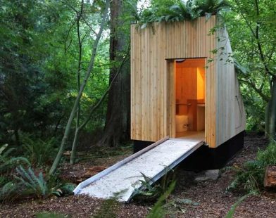 Nature’s Miracle: University Garden Unveils Odorless Mushroom-Powered Outhouse Transforming Waste into Life